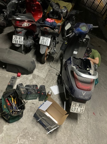 Thay ắc quy xe máy điện Vinfast Klara tại Nam Từ Liêm, Hà Nội
